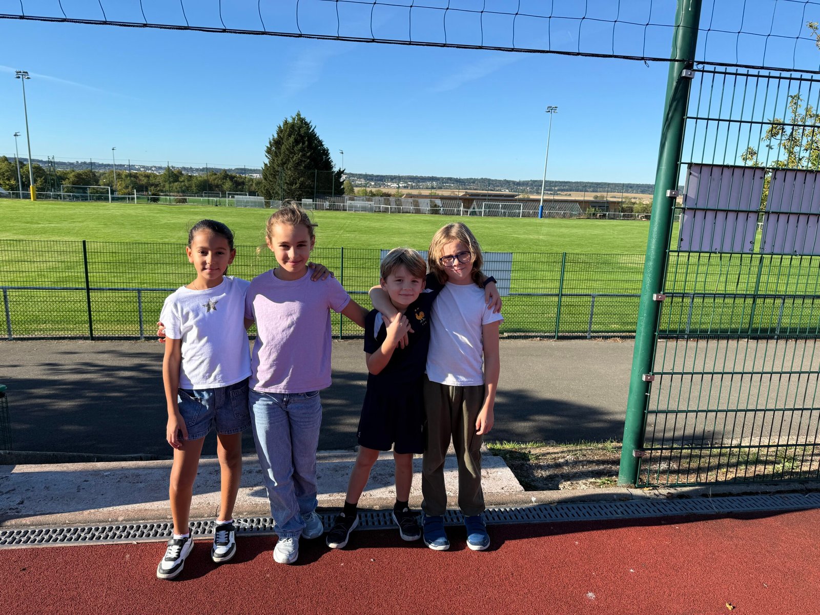 Starting at a Montessori school: how it works at Athéna (78) 4 New pupil finding their feet in Athéna's Montessori environment