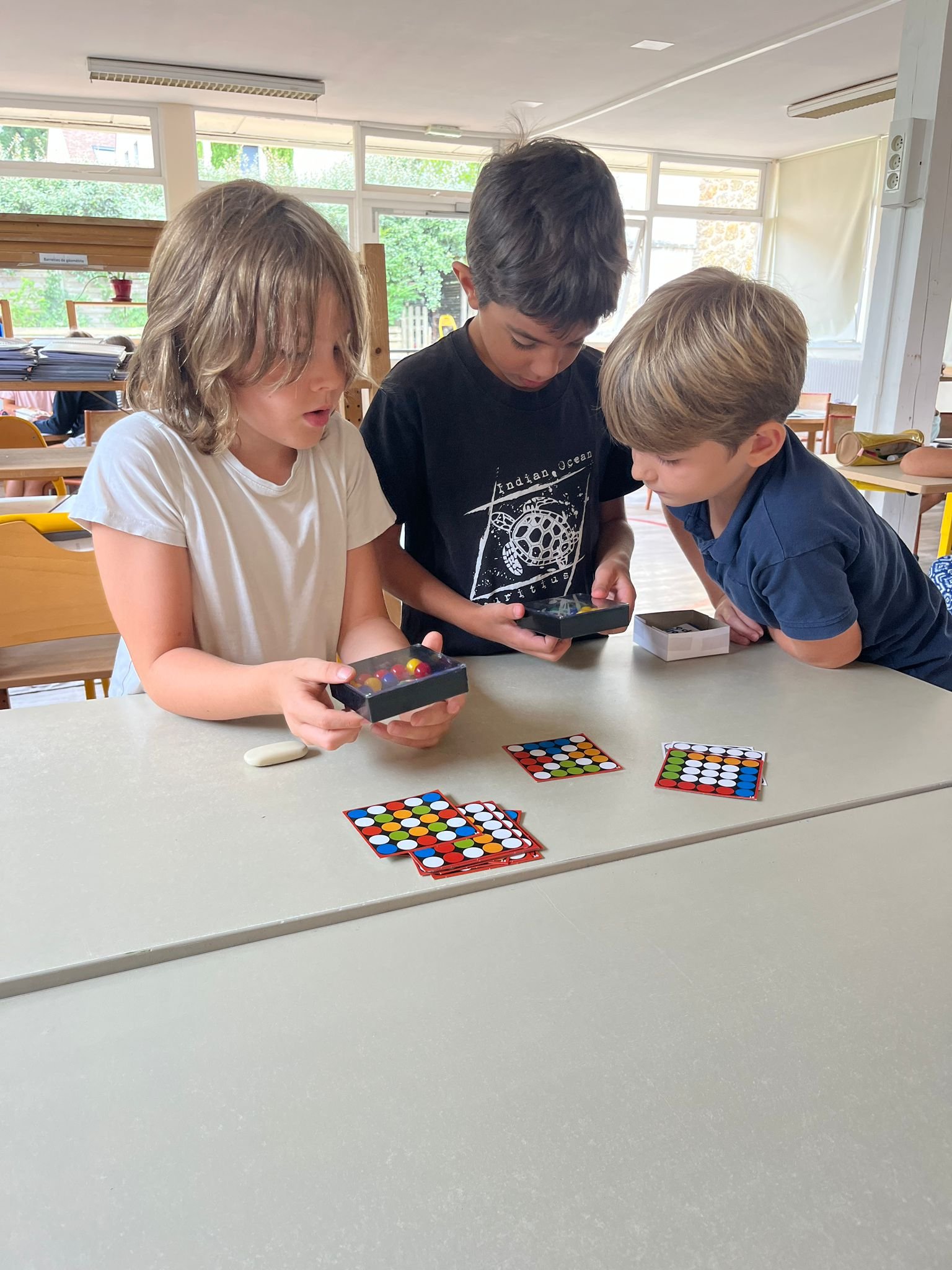 Starting at a Montessori school: how it works at Athéna (78) 3 Students of Athena in a bilingual and multicultural environment